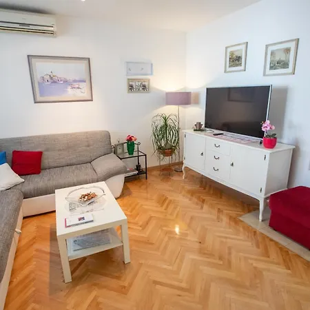 Apartment By The Sea Podstrana, Split - 22748 *